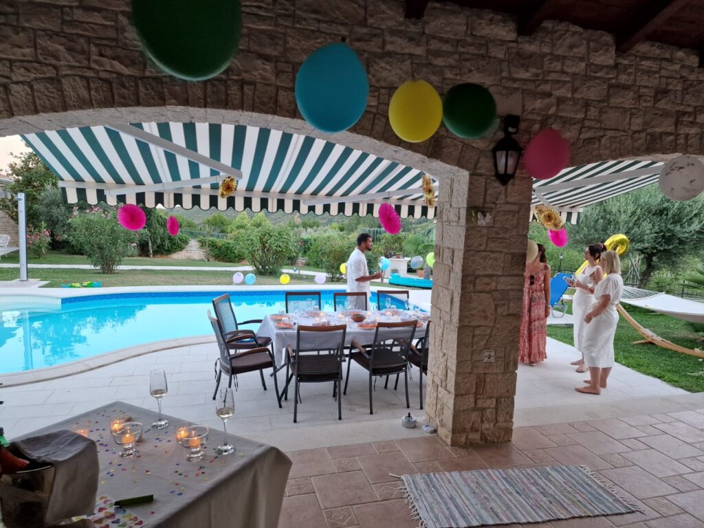 Privatna večera na Kvarneru: veselo društvo uživalo u fine dining specijalitetima